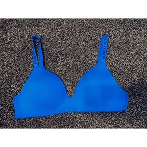 Victoria Secret lighty lined wireless t-shirt bra